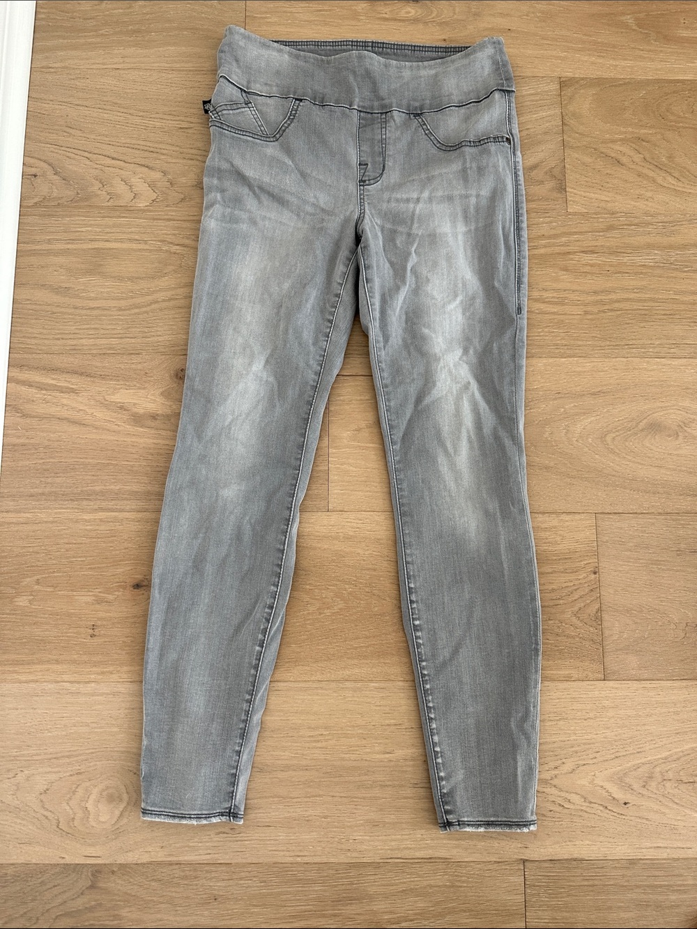 Rock & Republic Light Grey Skinny Jeans